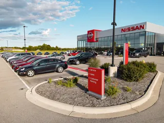 Russ Darrow Nissan of West Bend Service Center